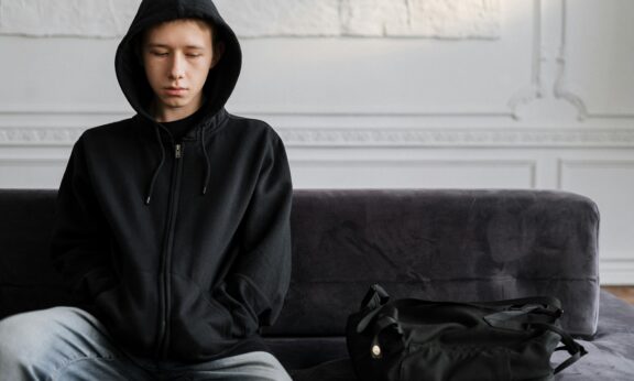 Zdjęcie do artykułu: Dlaczego coraz więcej młodych ludzi cierpi na samotność?