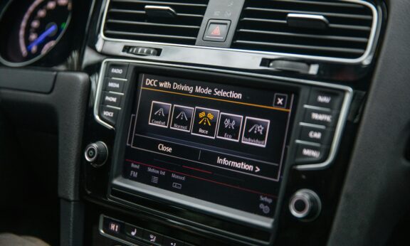 Zdjęcie do artykułu: Jaki samochód kupić w 2025? Przewodnik dla początkujących kierowców