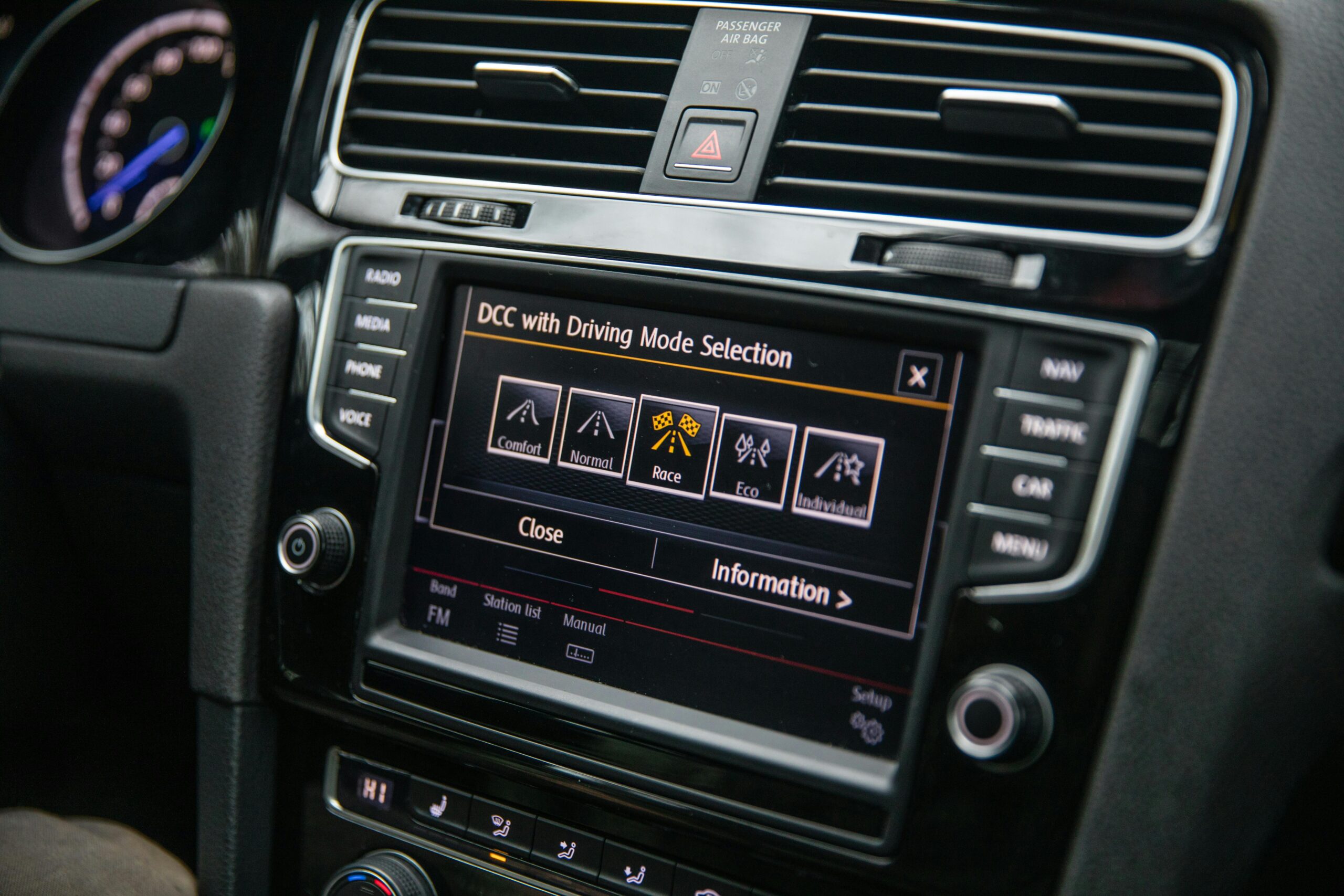 Zdjęcie do artykułu: Jaki samochód kupić w 2025? Przewodnik dla początkujących kierowców