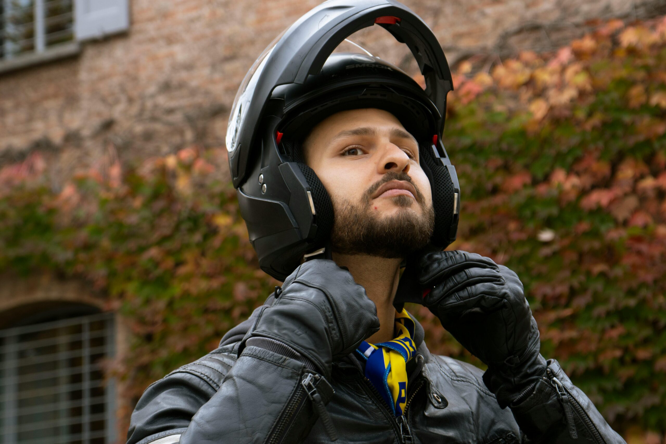 Jak odpowiednio dobrać kask – bezpieczeństwo przede wszystkim